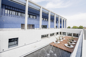 View of the courtyard of the Alumni Building